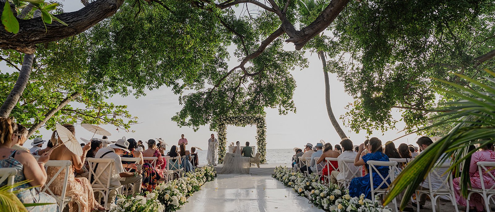 Bodas íntimas en Palomino: el encanto de celebrar solo con tus más cercanos