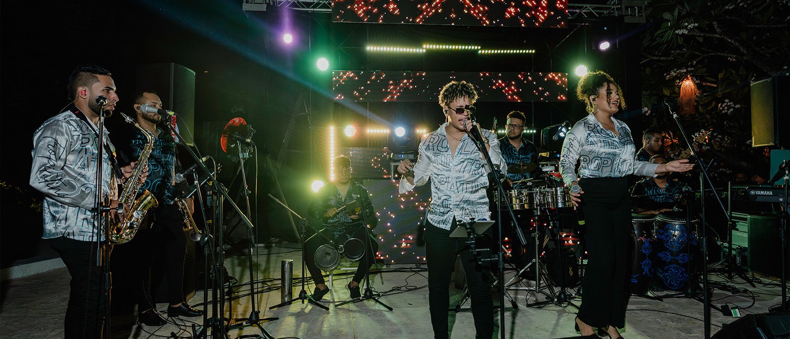 Música para bodas en la playa: playlist y proveedores que harán vibrar tu celebración