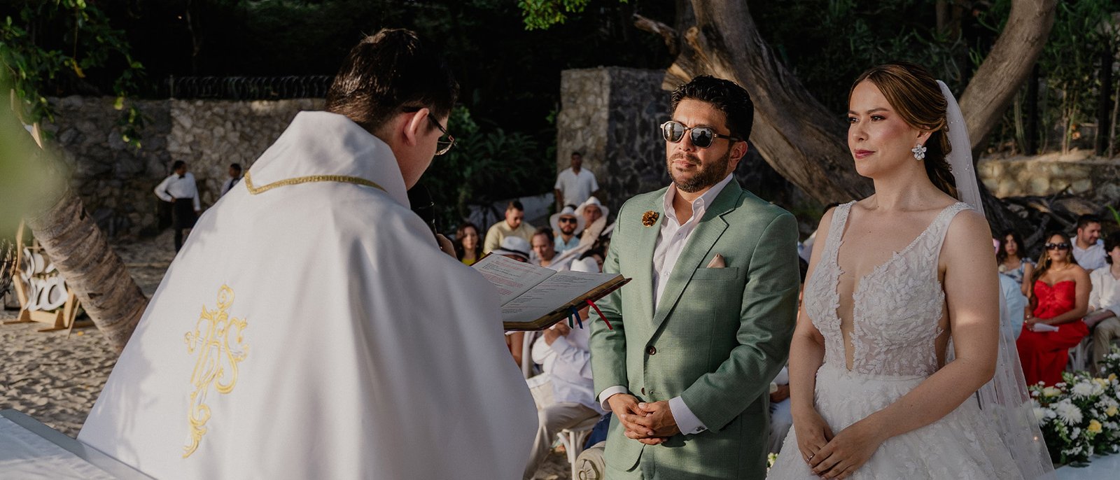 Bodas religiosas y simbólicas en la playa: lo que debes saber