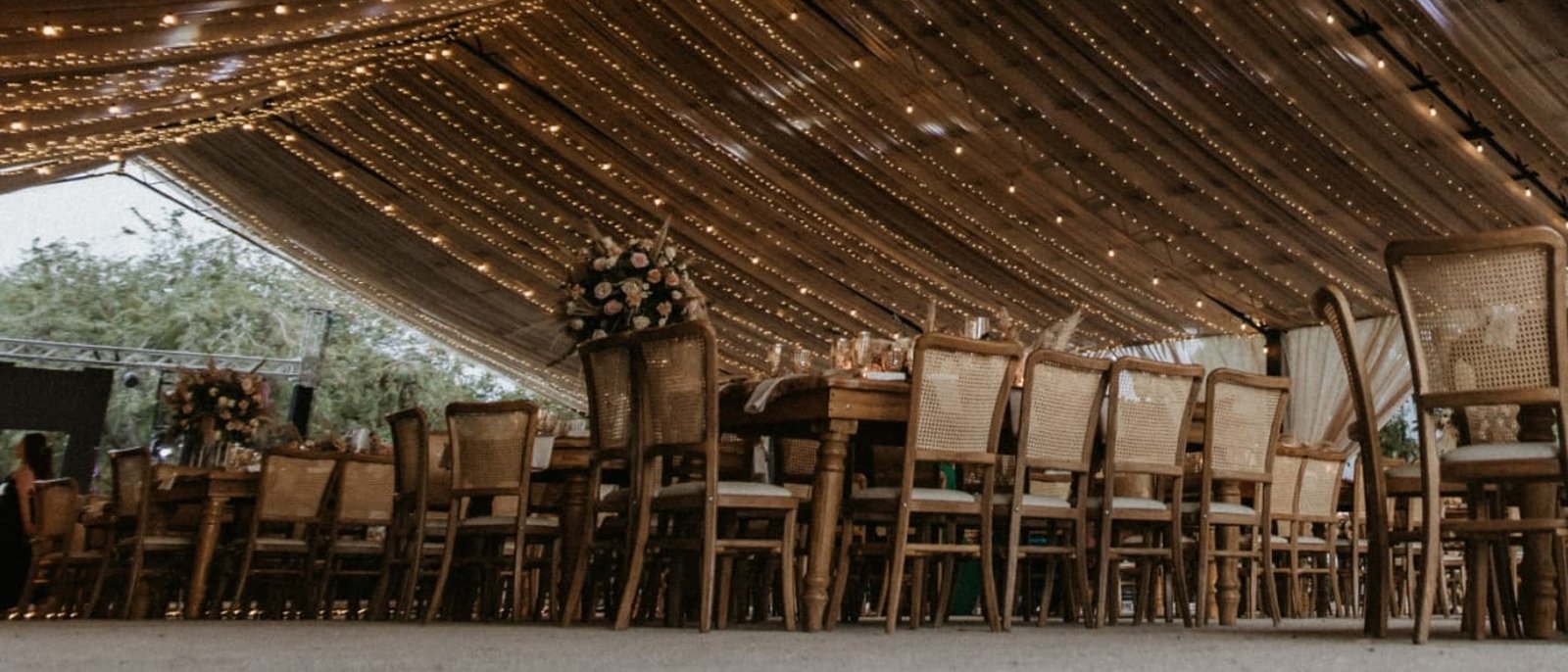 Cómo crear un plan B elegante para tu boda en la playa en caso de lluvia